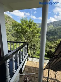 Five Waterfalls View Bungalow - Image 4