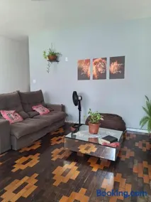 Quarto em casa arborizada - Image 2
