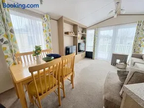 Lemon Tree Lodge, Dog Friendly, Free Hoburne Passes - Image 3