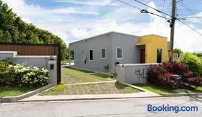 West Coast Modern Villa with Pool - Image 2
