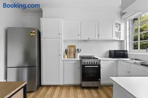 Charming 2 bed in the Heart of Camberwell - Image 3