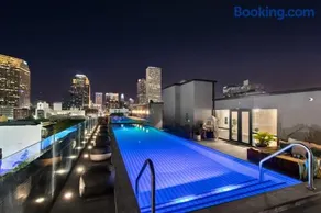 Luxury Suite Pool Game Room Downtown Hotel - Image 4