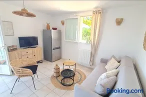 Apartment with balcony and 360 sea view - Image 2