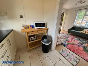 EMA Kegworth 3 bedrooms house 4 beds- private drive way - Image 3