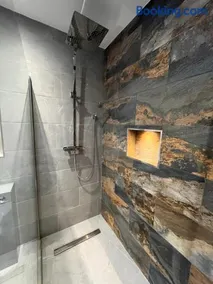 Romantic Log Cabin With Hot Tub - Image 2