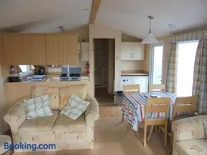 Sealands Salisbury SL 6 Berth Central heated FREE WiFi - Image 2