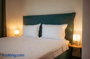 Luxury Art 4 Apartment - Image 3