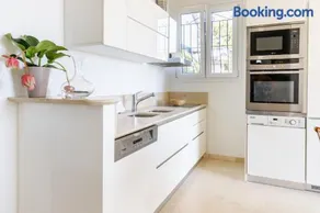 Sea View Apartment with Private Secure Parking 1 - Image 3
