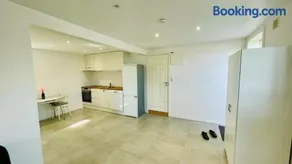 Cosy One Bedroom Apartment - Image 2