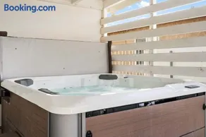 Surf Farm House with backyard Oasis and Jacuzzi - Image 2
