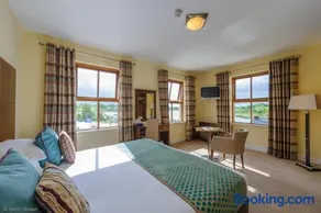 Cryans Hotel - Image 2