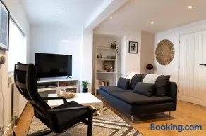 Bower Apartment - Image 4