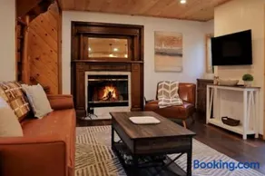 La Petite - Heart of Town - Stunning Remodel - Image 1