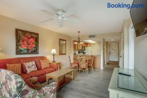 Fabulous Park Shore Condo - Image 3