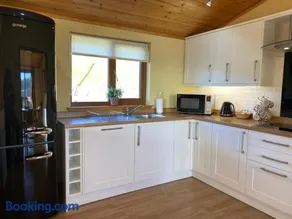 Tawny Lodge with Hot Tub - Image 4