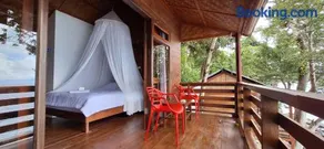 Treetop Guesthouse and Bungalows - Image 2