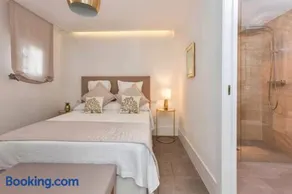 210 Puerto Banus Marbella best Front Line Sea View - Image 2