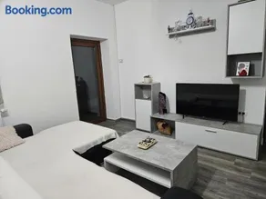 Eight Home - Image 3