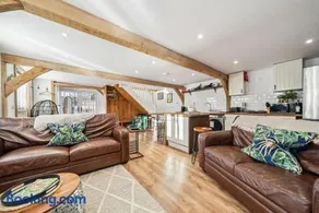 Countryside Barn with Hot Tub in New Forest - Image 2