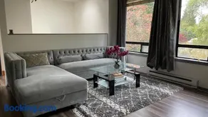 Remodeled, Spacious, Modern Retreat 5 BR, 3BA, 2KIT - Image 5
