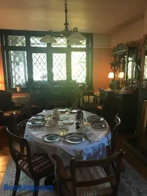 Harry's Bed And Breakfast - Image 4