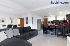 YourHouse Es Cardinal - Image 1