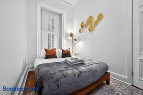 Sunny 1BR in Center City with King Sized Memory Foam Sofa Bed - Image 1
