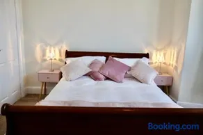 Mostyn Villa Free Private Parking - Image 2