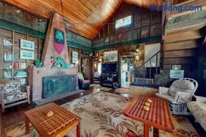 Spacious Waterfront Estate & Cabins W/ Porch, Fireplace, Kayaks & Free WiFi - Image 3