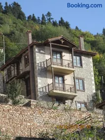 Villa Korfes-Πέτρινη Τριώροφη Βίλα-Άνεση & Ιδιωτικότητα - Image 1