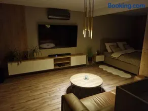 Krásný apartman s vybavením a bezplatným parkovanim - Image 1
