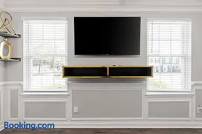 Fly In Style Charming Townhome 6 Mins from RIC - Image 4