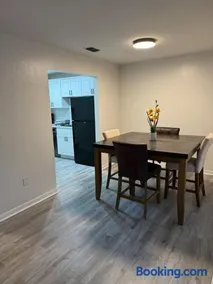 2BR 2BA Apartment located minutes from UF & Shands - Image 3