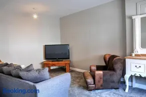 Queensgate Holiday Cottage Beverley with Parking - Image 3