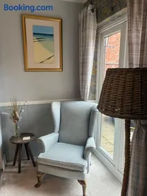 Charming 3-Bed Home in Quaint Lincolnshire Village - Image 2