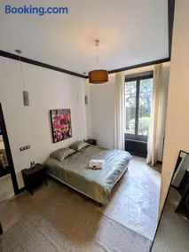 Stylish Town House with 3 bedrooms and private parking - Image 2