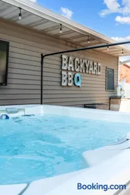 Sunny Days Await Seasonal Pool & Hot Tub Retreat - Image 1