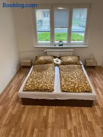 Apartmán ve městě Ostrov pro 4 osoby - Image 2