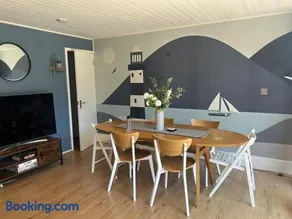 Deluxe Beach Chalet in Kingsdown! Sleeps 6 - Image 3