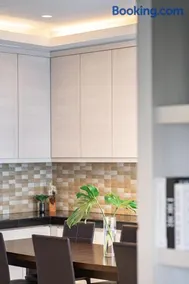 Dago Suite 3BR Luxury Apartment - Image 5