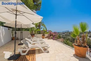 Villa avec piscine privée, terrasse et jardin | Vue montagne - Image 3