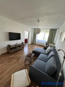 Tichý priestranný apartmán s parkovaním - Image 2