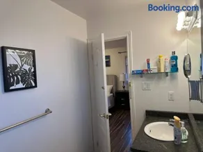 Luxury Spacious 5-Bedroom Home - Image 3
