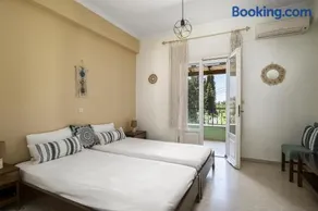 Vicky's Apartments - Image 1