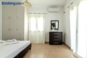Ceronia Renovated House near the Beach - Image 4