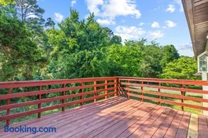 Lusby 5BD Family Home with Private Beach Access - Image 3