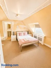 12A Regency Square - Image 1