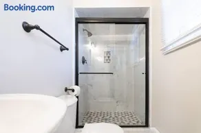 Home in College Park - Image 4