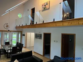 3bdrs Lakefront Chalet Peaceful Retreat - Image 4