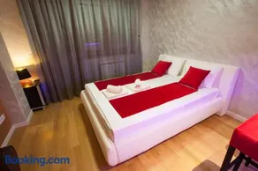 Gentleman Dog Apartment - Image 4